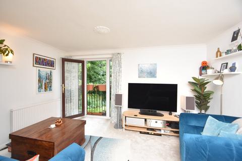 2 bedroom apartment for sale, Mallards Reach, Weybridge, KT13