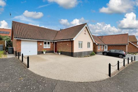 16 The Fairways, Rushmere St Andrew, Ipswich, IP4 5TN