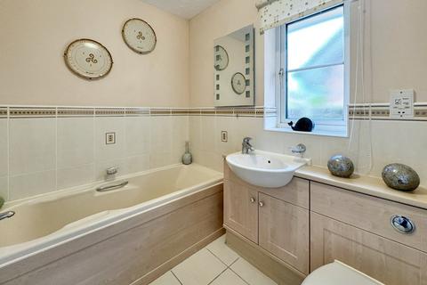 16 The Fairways, Rushmere St Andrew, Ipswich, IP4 5TN
