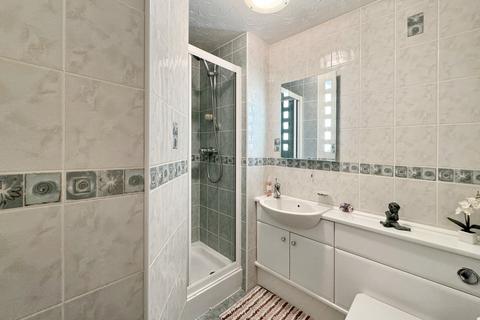 16 The Fairways, Rushmere St Andrew, Ipswich, IP4 5TN