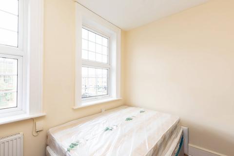 2 bedroom flat to rent, London Road, Isleworth, TW7