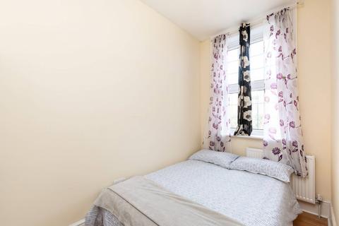 2 bedroom flat to rent, London Road, Isleworth, TW7