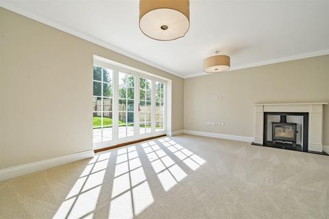 4 bedroom property with land for sale, Common Hill, West Sussex, RH20
