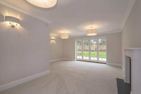 4 bedroom detached house for sale, Common Hill, West Sussex, RH20