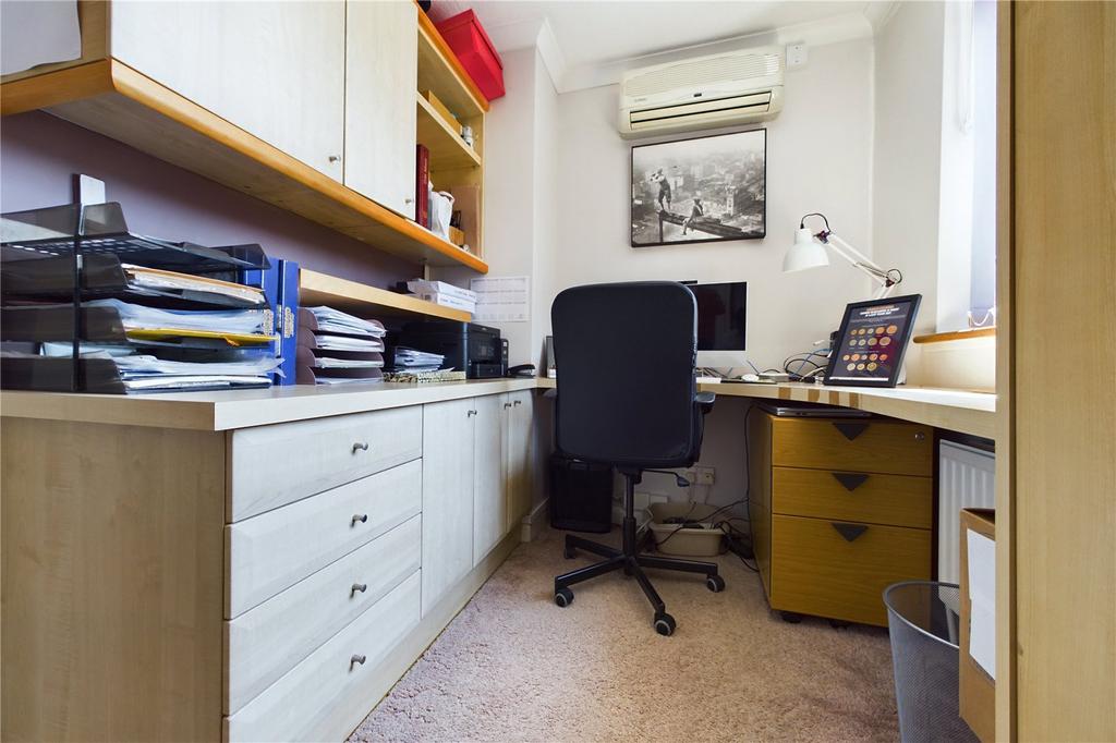 Bedroom/Office