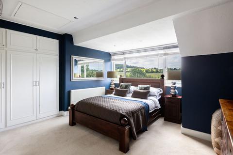 17 Stuart Road, Warlingham, CR6 9JH