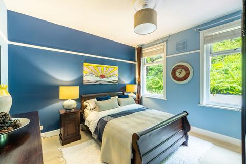 17 Stuart Road, Warlingham, CR6 9JH