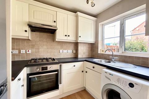 3 bedroom semi-detached house to rent, Mallow Crescent, Guildford