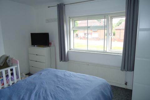 2 bedroom terraced house for sale, Belle Isle Road, Leeds LS10