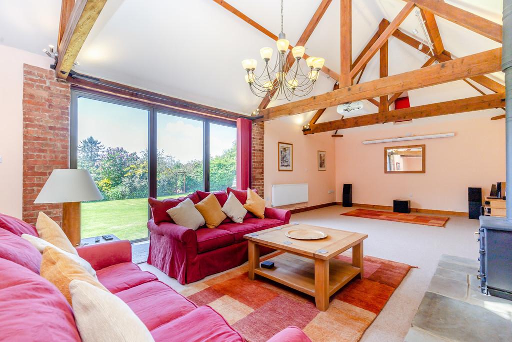 8596275-interior18