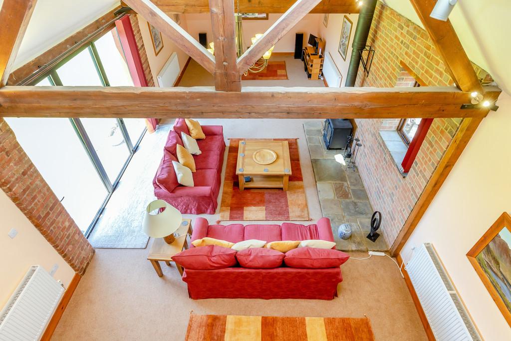 8596275-interior21