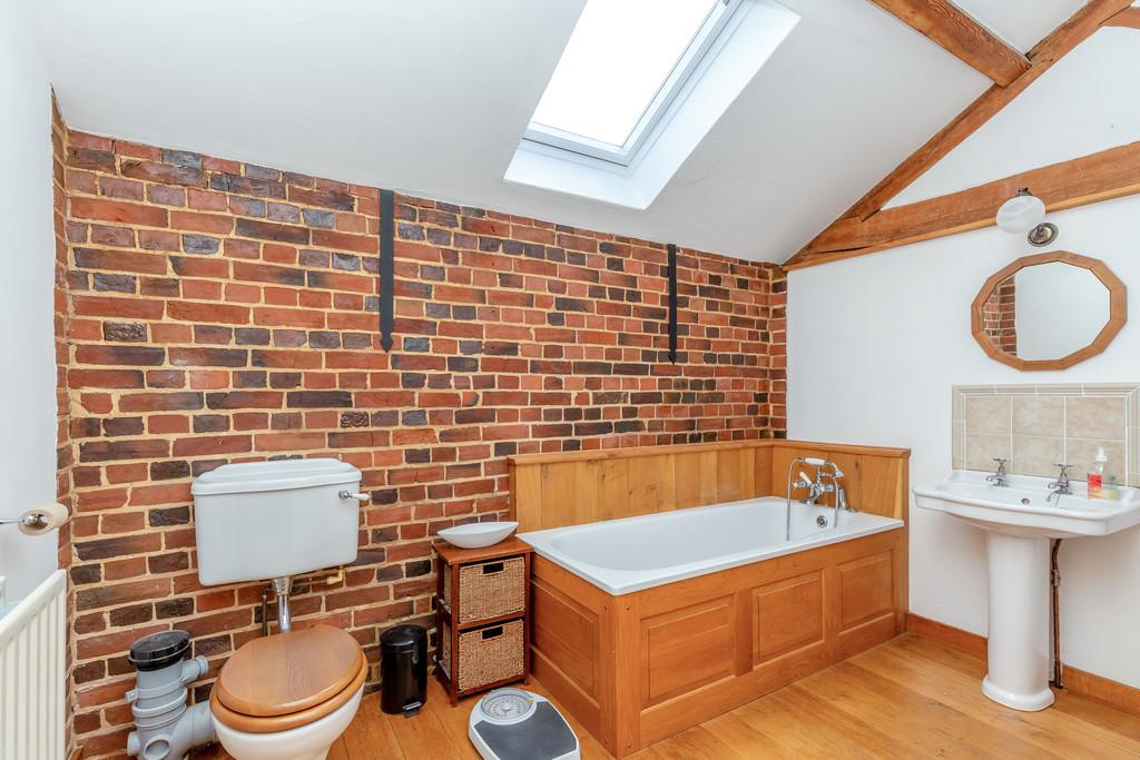 8596275-interior29