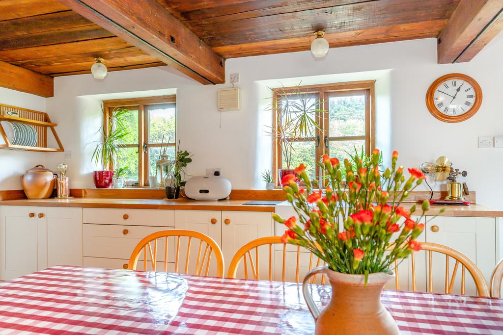 8596275-interior04