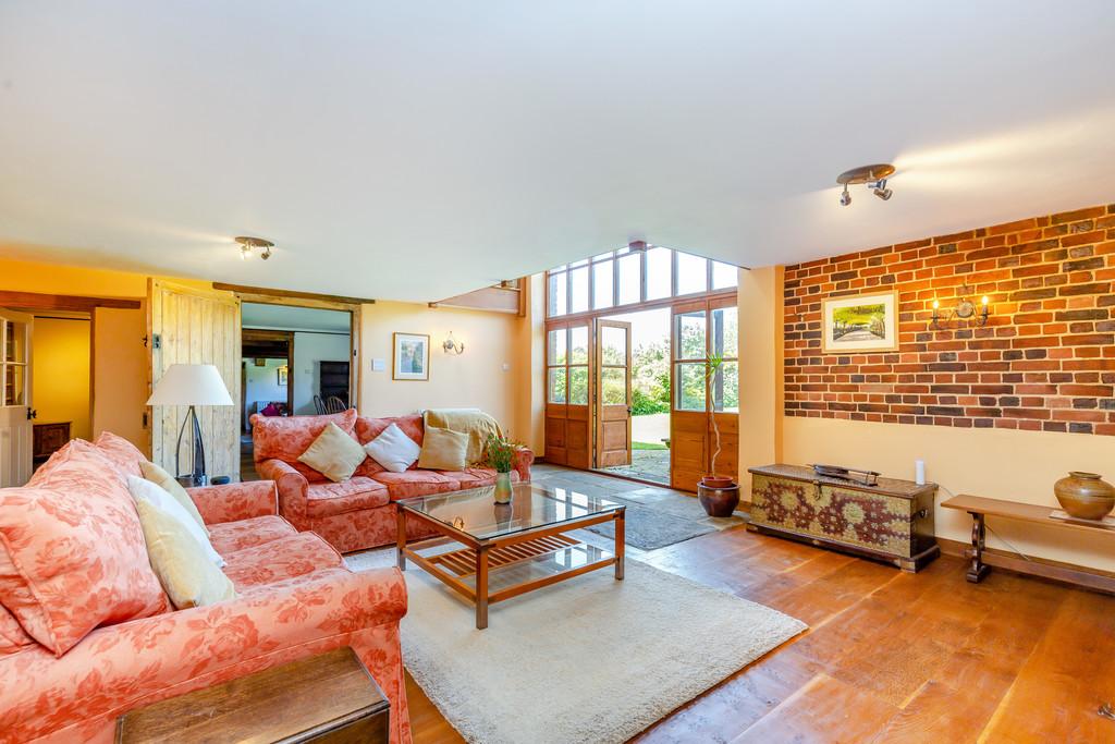 8596275-interior11