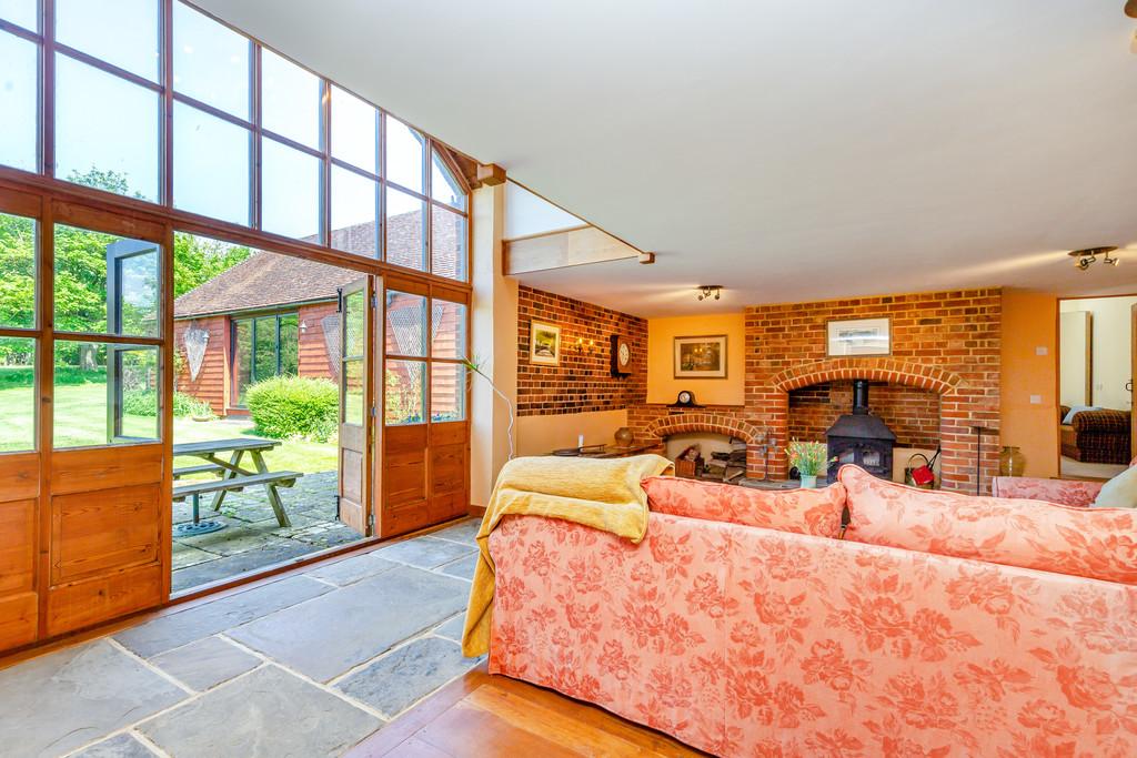 8596275-interior07