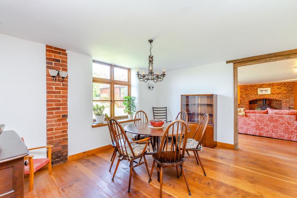 8596275-interior06