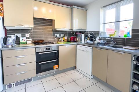 22 Flax Crescent, Carterton, OX18 1NA