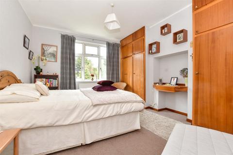 3 Valley Walk, Croydon, CR0 8SR