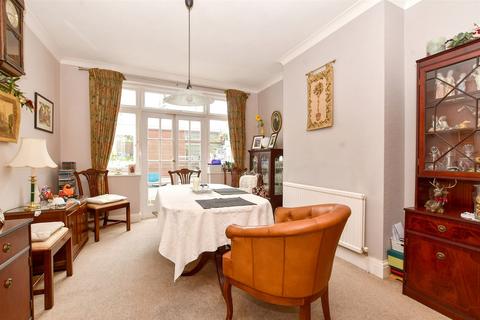 3 Valley Walk, Croydon, CR0 8SR