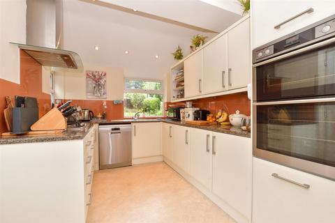 3 Valley Walk, Croydon, CR0 8SR