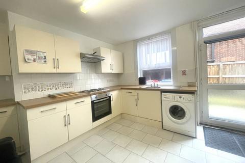 3 bedroom terraced house to rent, St Stephens Road, Canterbury CT2