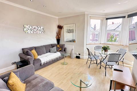 3 bedroom flat for sale, Melrose Avenue, London NW2