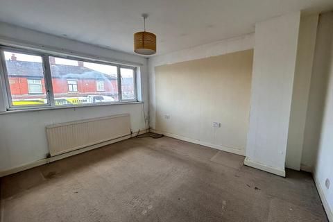 15 Chilton Drive, Middleton, Manchester, M24 2LQ