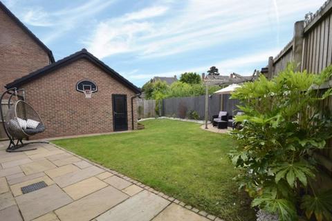 5 bedroom detached house for sale, Orchard Avenue, Whitchurch