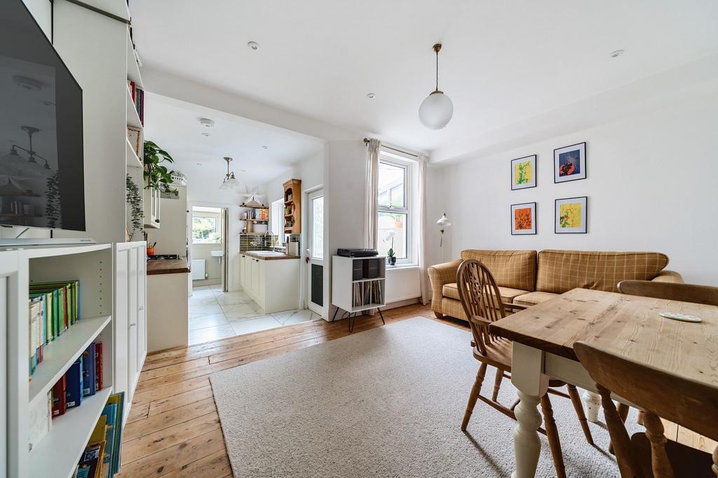 Kitchen/Dining Room (1)