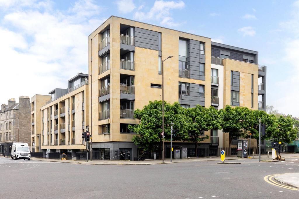 Eyre Place - 3 bedroom apartment to rent