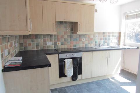 2 bedroom ground floor flat to rent, Garden Road, Walton On The Naze CO14