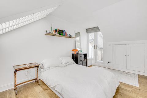 2 bedroom flat to rent, Elspeth Road, London