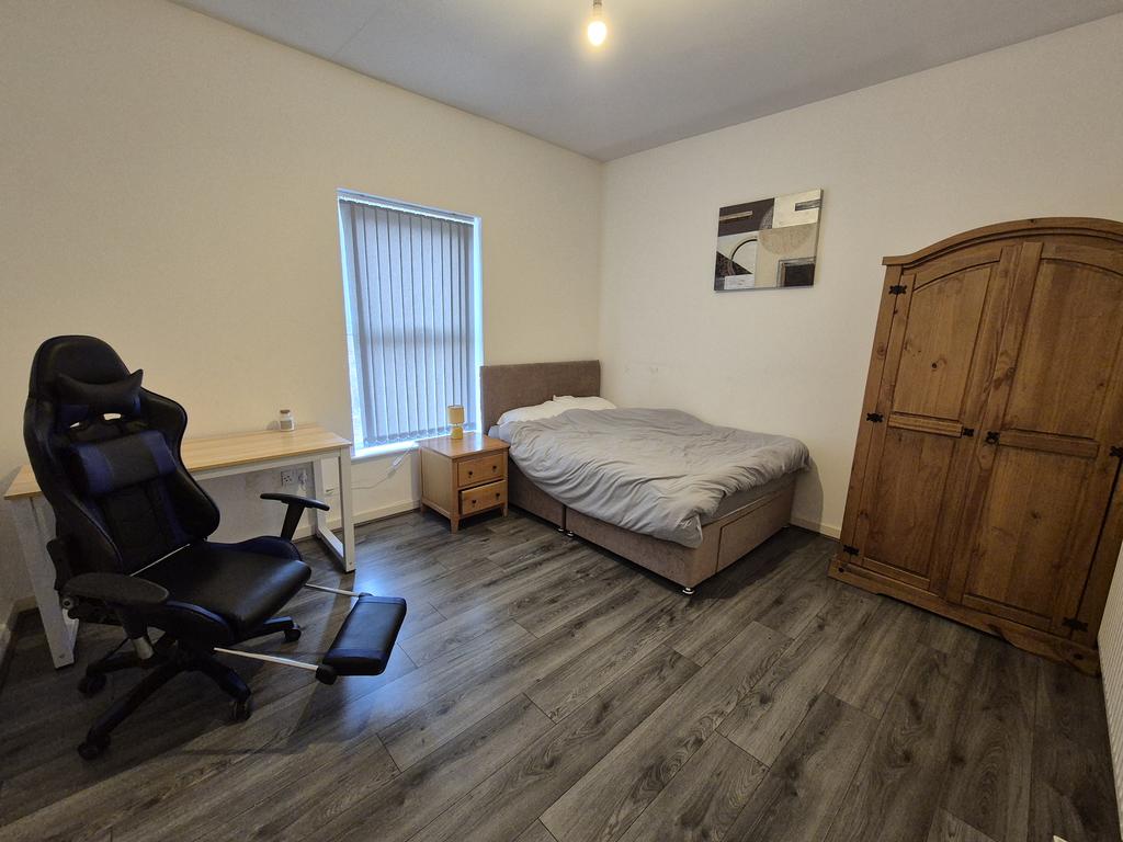 House in Liverpool, Anfield - More