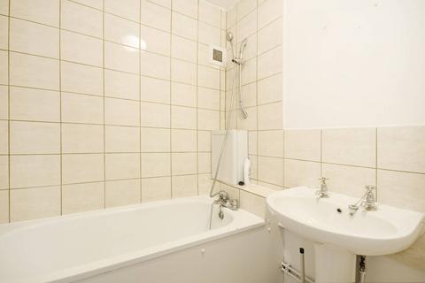 2 bedroom flat to rent, Cassland Road, Hackney, London, E9