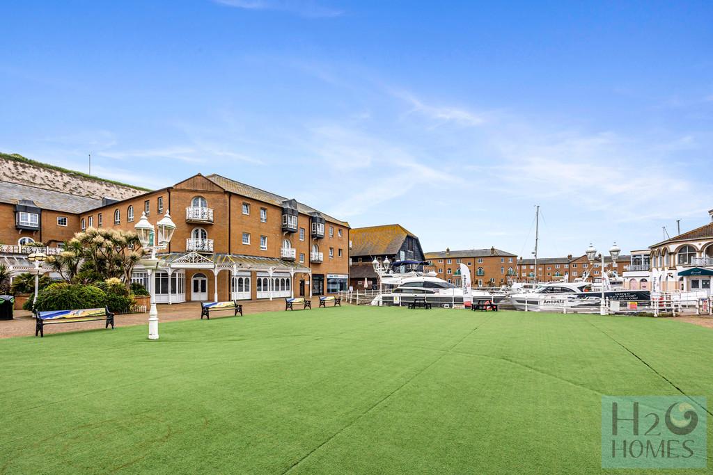 Mariner's Quay, 15 026