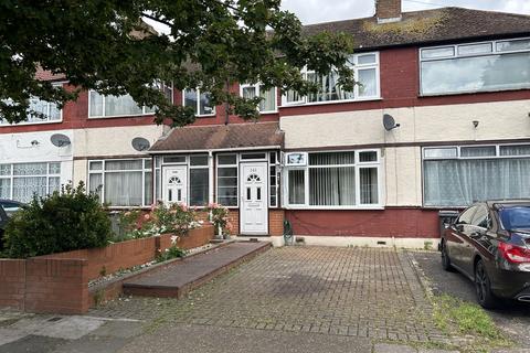 3 bedroom terraced house for sale, Wentworth Road, Southall UB2