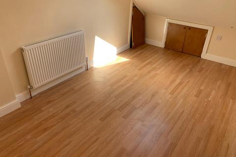 2 bedroom maisonette to rent, Blackberry Farm Close, Hounslow, TW5