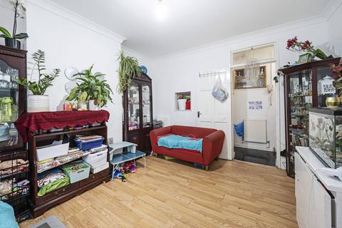 2 bedroom flat for sale, Malcolm Road, Bethnal Green, London, E1