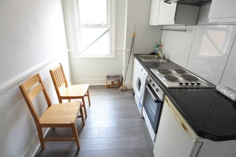 Studio to rent, Larch Road, London NW2