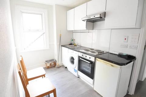 Studio to rent, Larch Road, London NW2