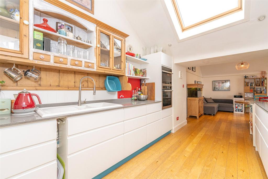 Kitchen Alt