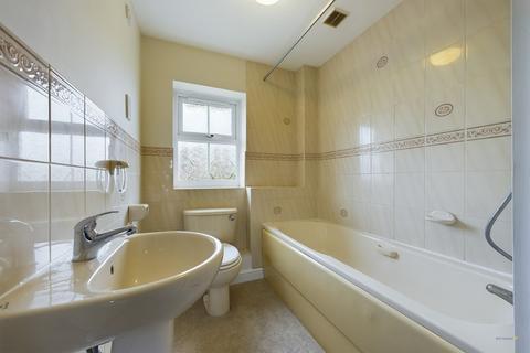 8 Ashbrook Close, Uttoxeter, ST14 8UL