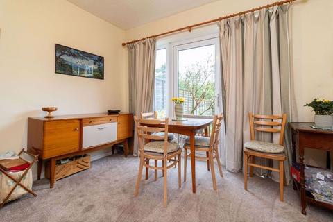 10 Crowborough Close, Warlingham, CR6 9SP