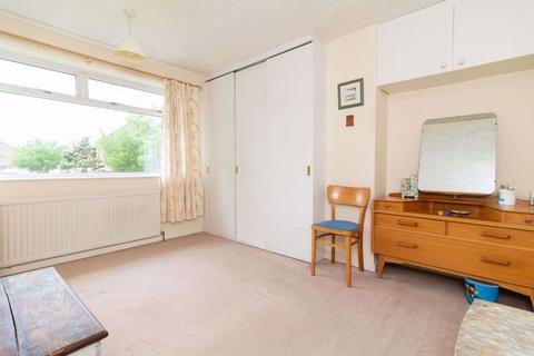 10 Crowborough Close, Warlingham, CR6 9SP
