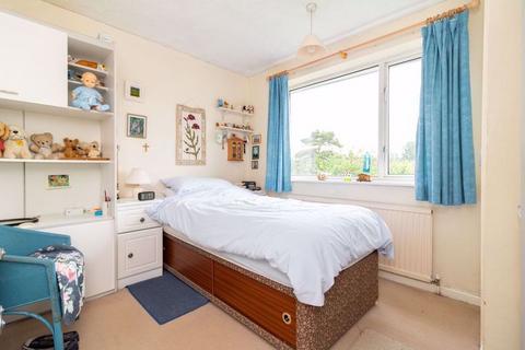 10 Crowborough Close, Warlingham, CR6 9SP