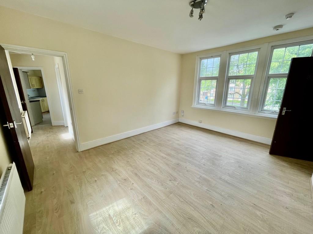Olton Boulevard East, Birmingham 1 bed flat £775 pcm (£179 pw)