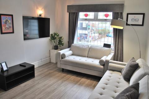 2 bedroom apartment to rent, Lostock Road, Urmston
