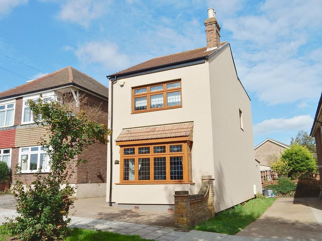 Marlborough Road, Romford 3 bed detached house for sale £550,000
