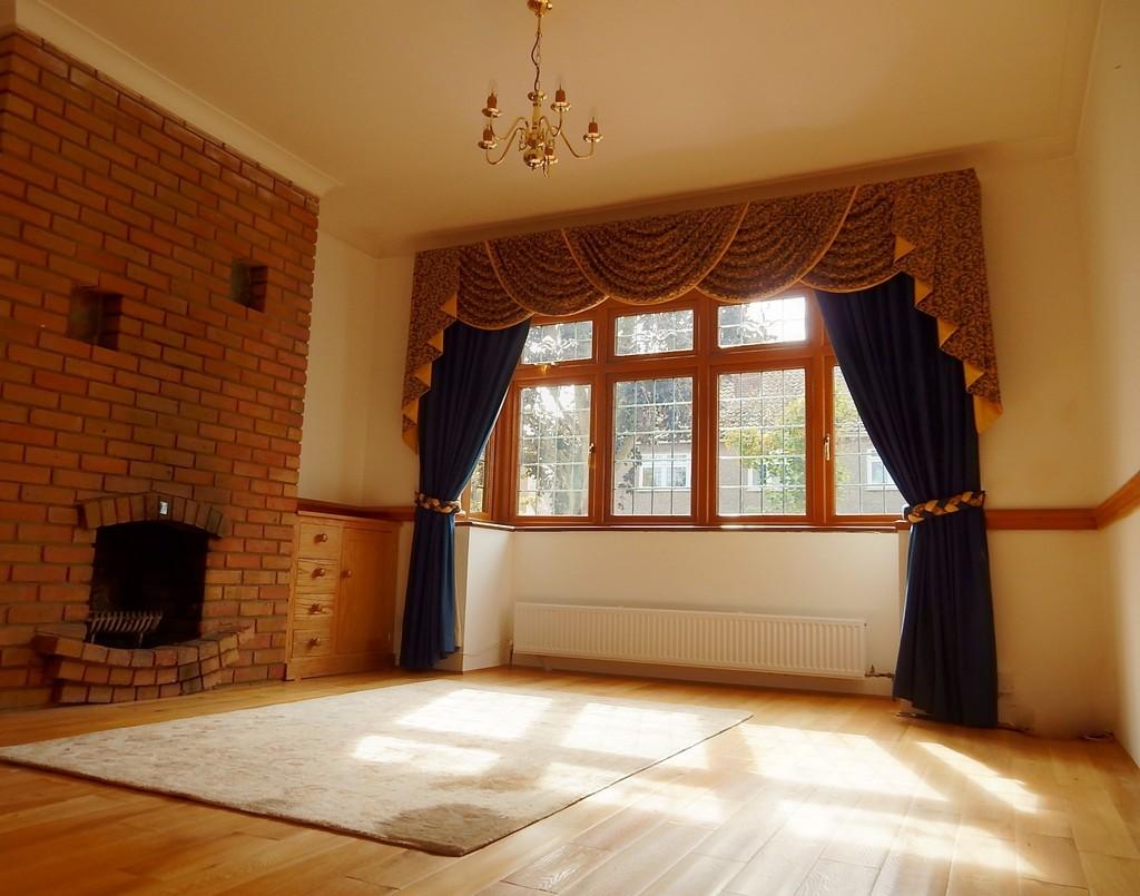 Marlborough Road, Romford 3 bed detached house for sale £550,000