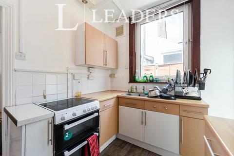 4 bedroom terraced house to rent, Frensham Road